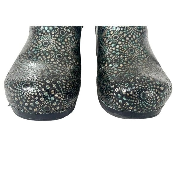 Dansko Women's Sz 41 (10.5 / 11 ) Black Metallic Medallion Clogs - Picture 4 of 12